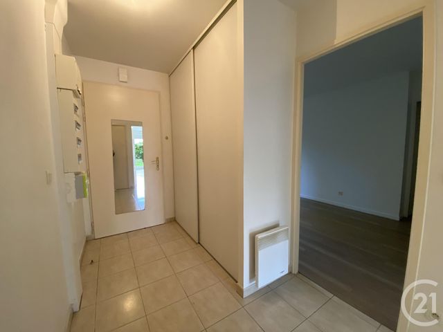 Appartement à louer FONTENAY LES BRIIS