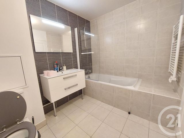 Appartement F3 &agrave; louer - 3 pi&egrave;ces - 61,72 m2 - St Remy Les Chevreuse - 78 - ILE-DE-FRANCE