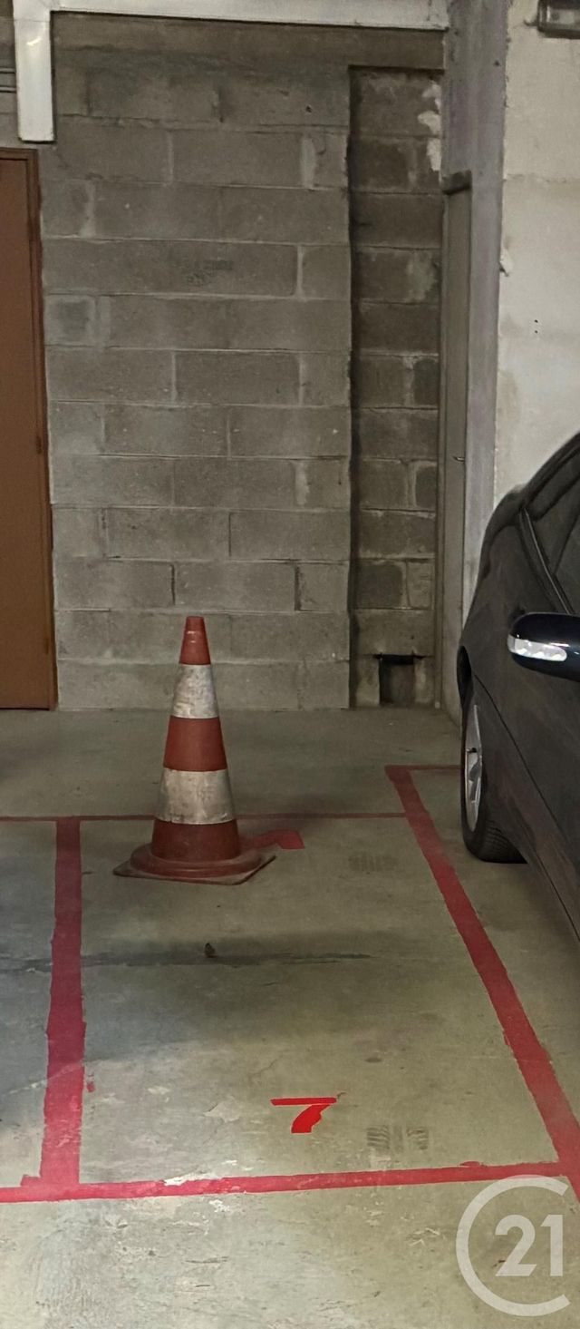 Parking &agrave; louer - 3 m2 - La Ville Du Bois - 91 - ILE-DE-FRANCE